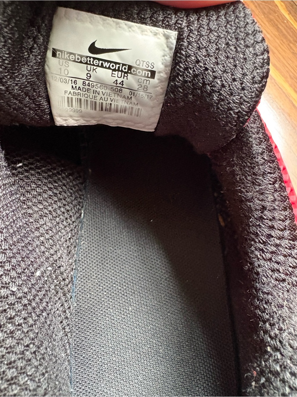 Nike Air Max 2017 Team Red sneakers with black accents - Picture 6 of 6